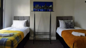 C Amazing 5 Beds Sleeps 7 For Worker or Families by Your Night Inn Group